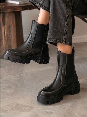 🖤 Marc Fisher LTD Black Leather Lug Sole Chelsea Boots Size 6.5 | Brand New